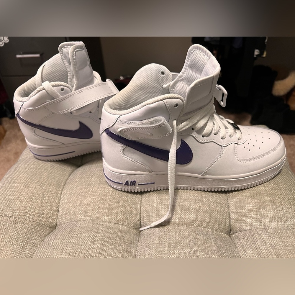 Nike Air Force ones (mids)